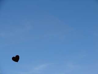 un cuore che vola in cielo